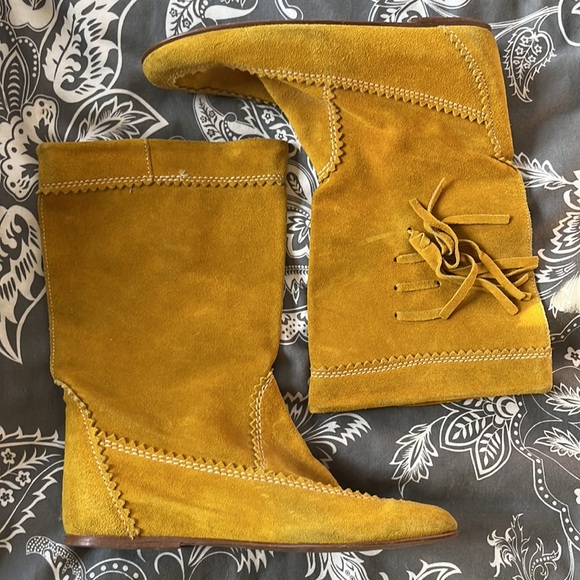 Mustard yellow suede moccasin booties - Picture 3 of 11
